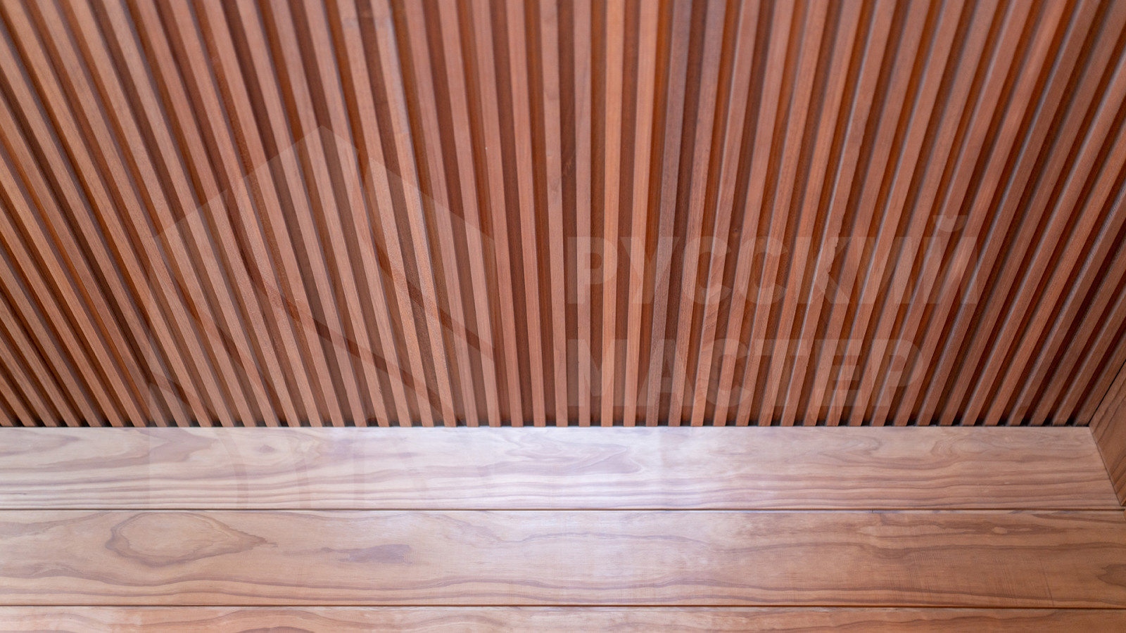 Сауна с изогнутыми полками из новозеландской сосны Pino Premio