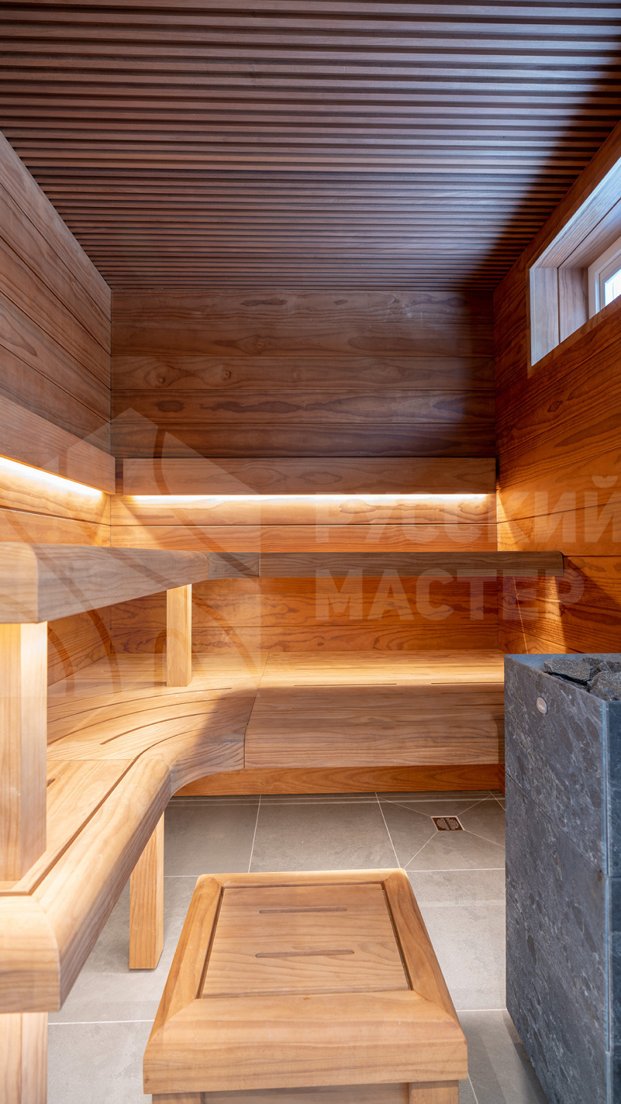 Сауна с изогнутыми полками из новозеландской сосны Pino Premio