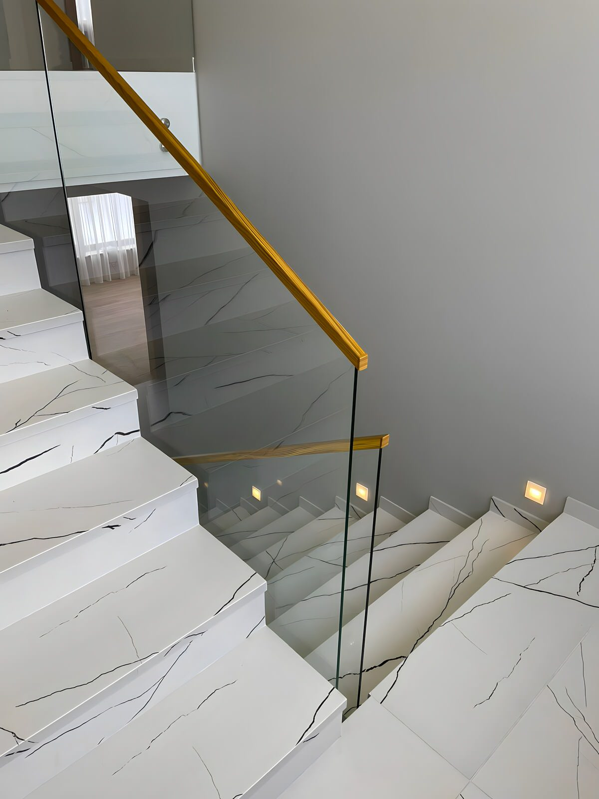 Стеклянные ограждения бетонной лестницы (Монтевиль)