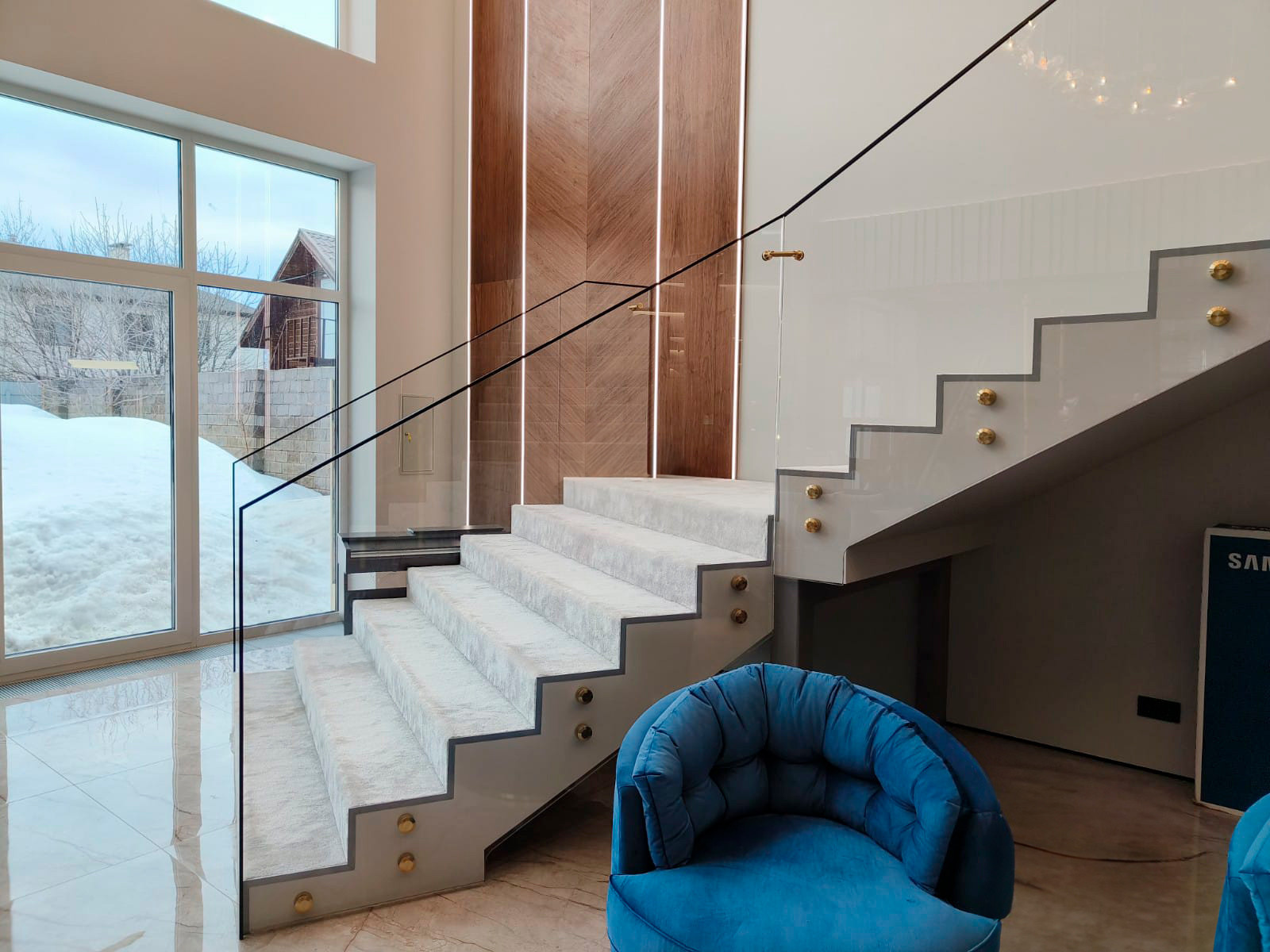 Цельностеклянное ограждение в частном доме (“Горки-2”)