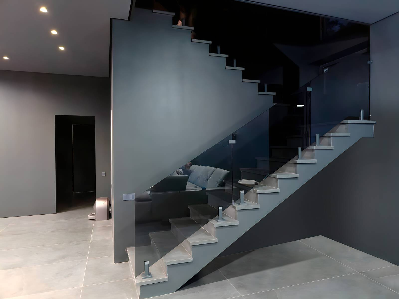 Тонированное ограждение в доме (Кембридж)