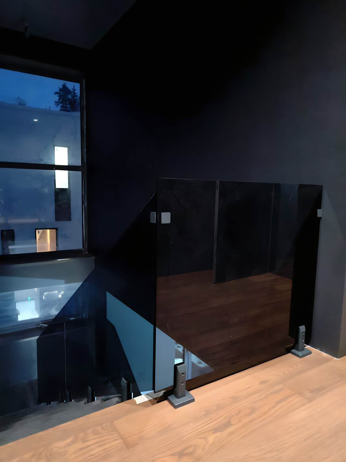 Обложка проекта: Тонированное ограждение в доме (Кембридж)