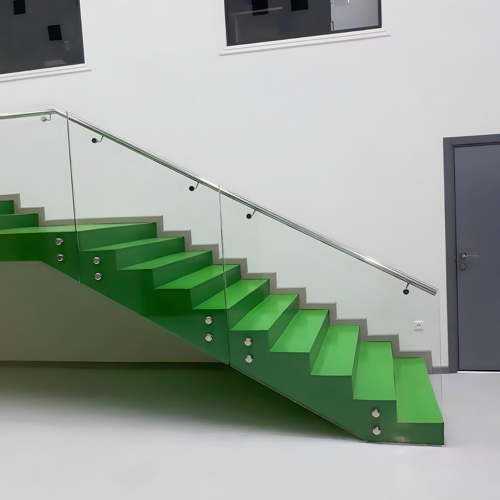 Цельностеклянное ограждение лестницы (S7 Aero Торбеево)