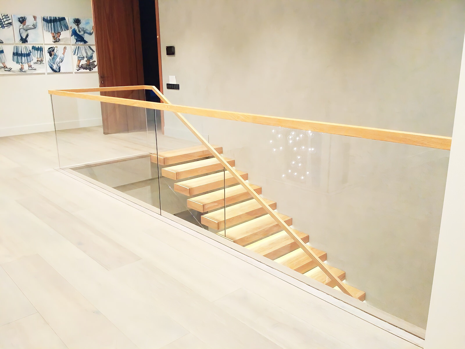 Лестницы и стеклянные ограждения в доме отдыха (Лужки клуб)