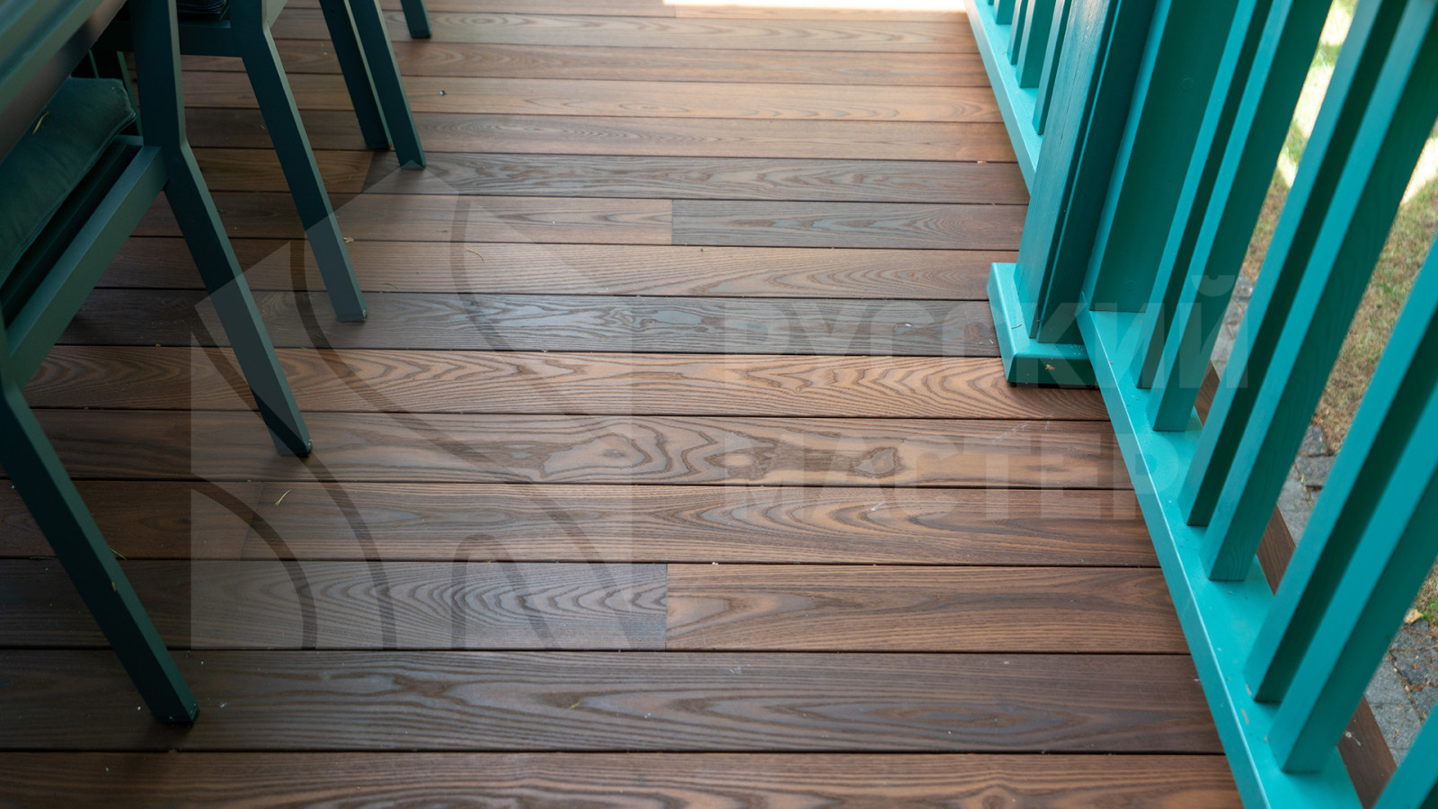 Терраса из термоясеня для загородного дома