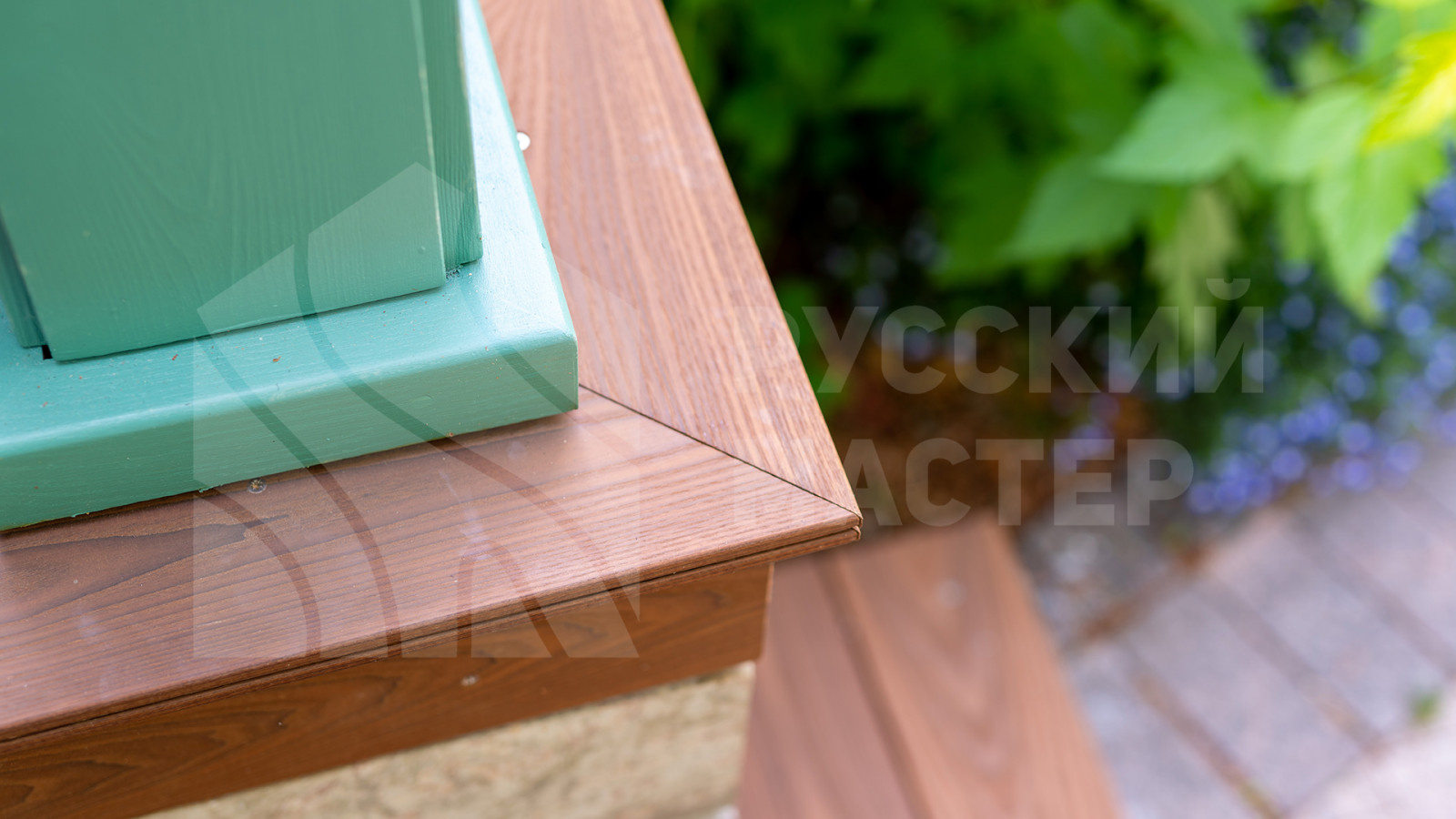 Терраса из термоясеня для загородного дома
