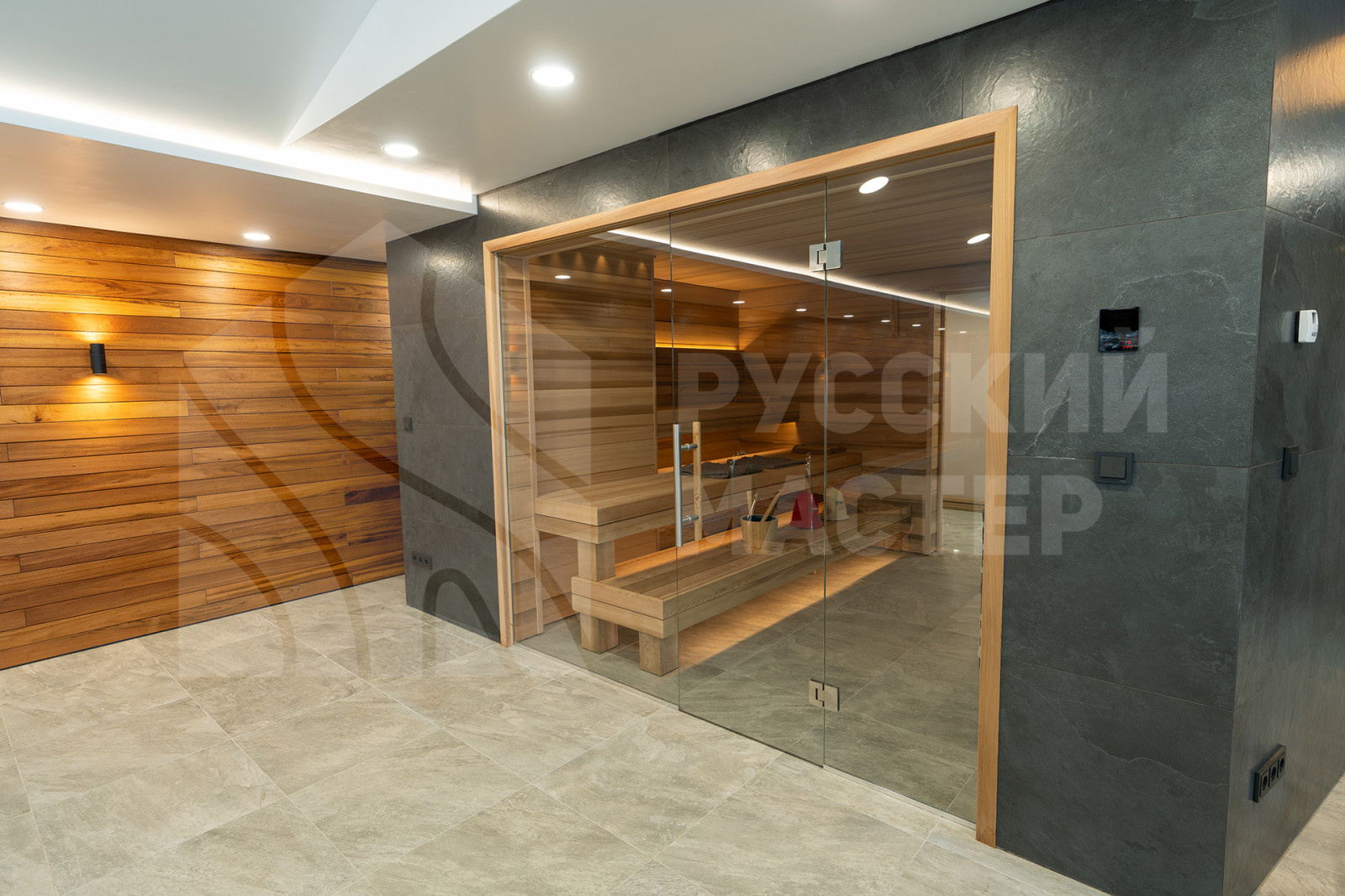 Сауна и бассейн из тигрового дерева и канадского кедра