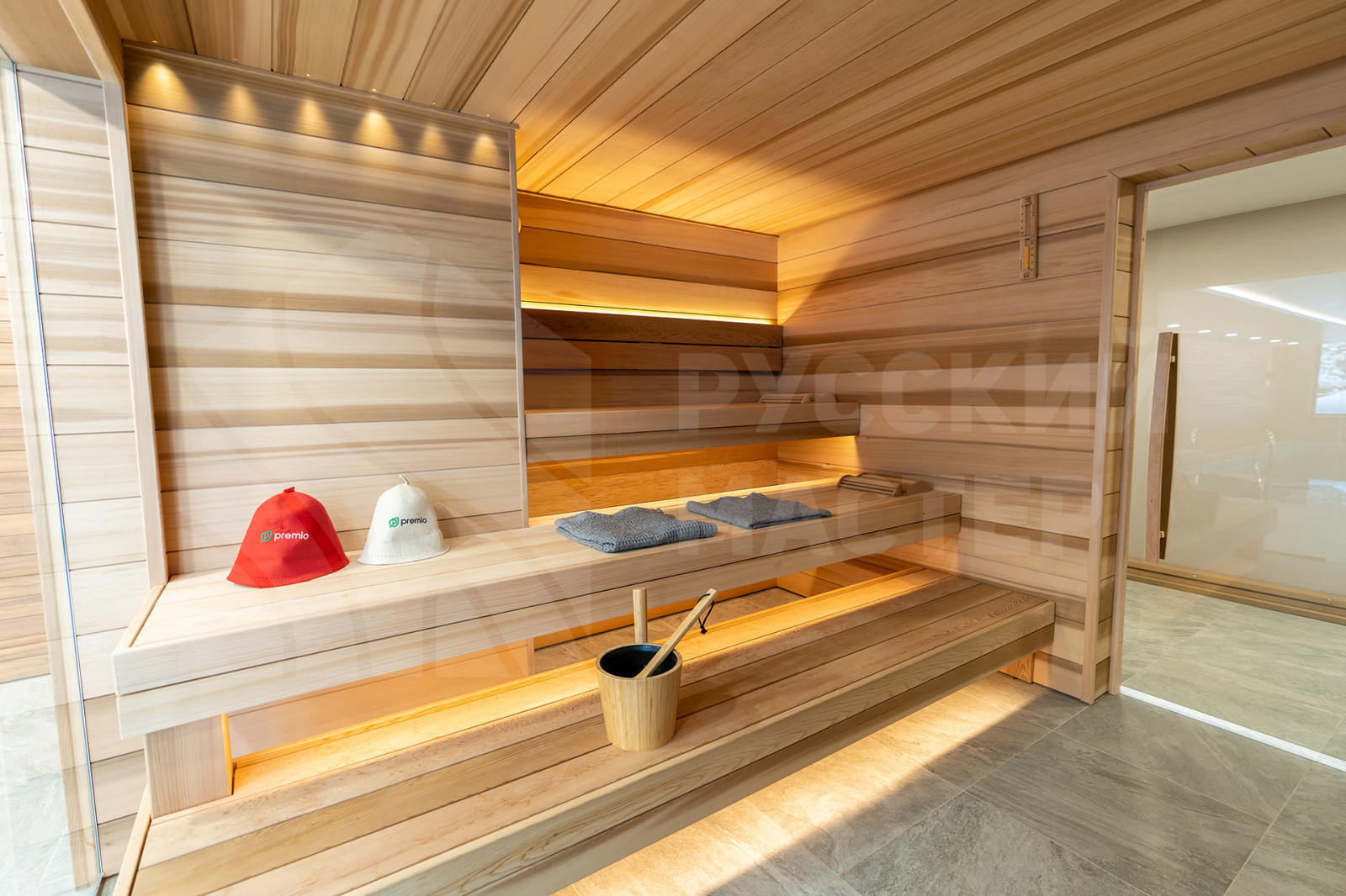 Сауна и бассейн из тигрового дерева и канадского кедра