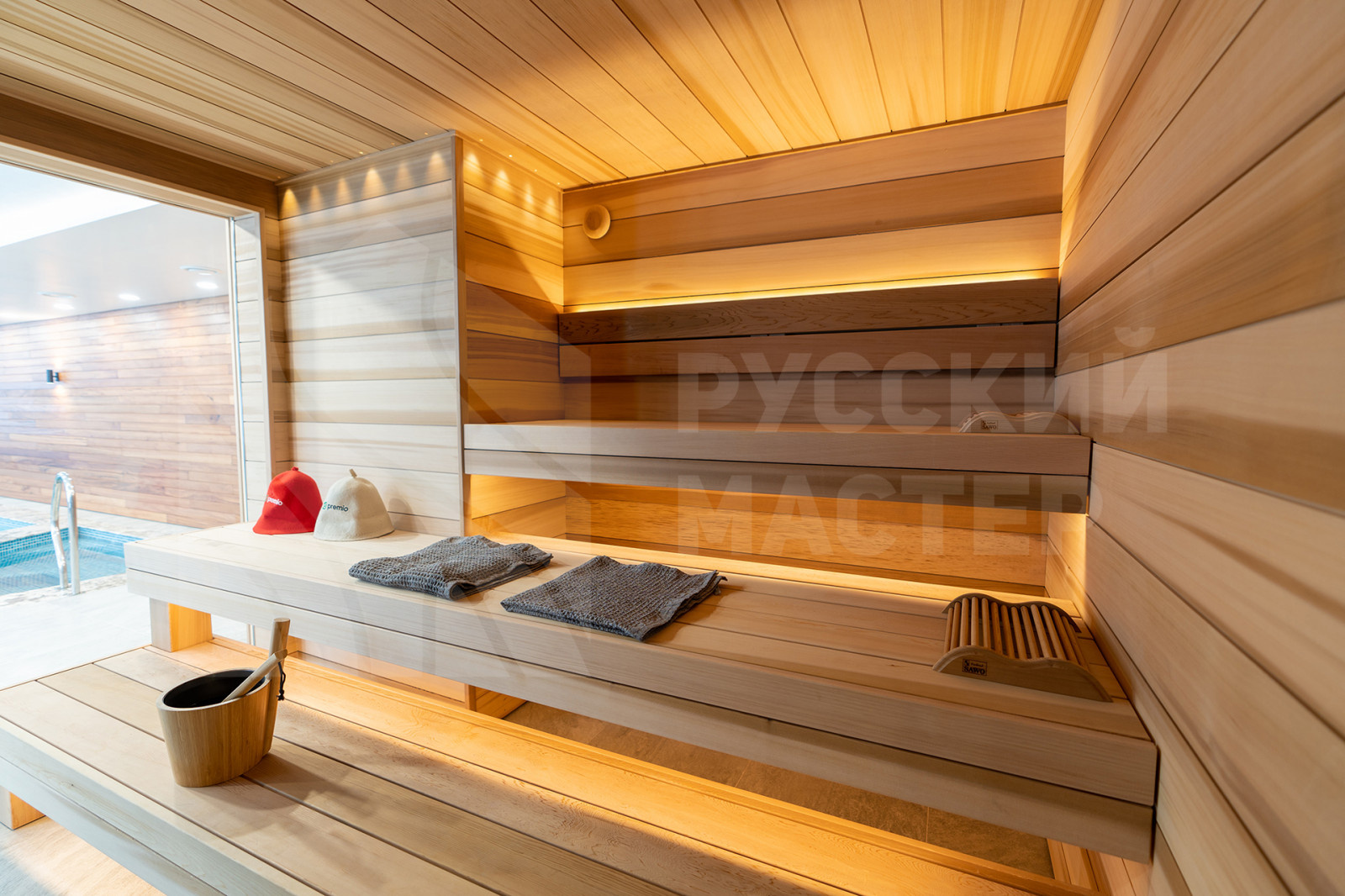 Сауна и бассейн из тигрового дерева и канадского кедра