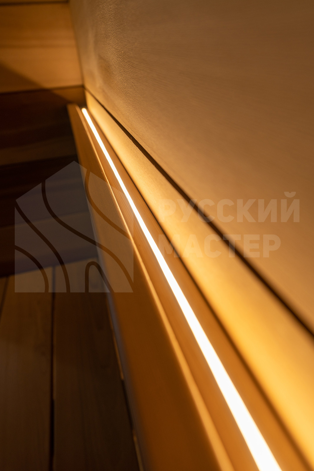 Сауна и бассейн из тигрового дерева и канадского кедра