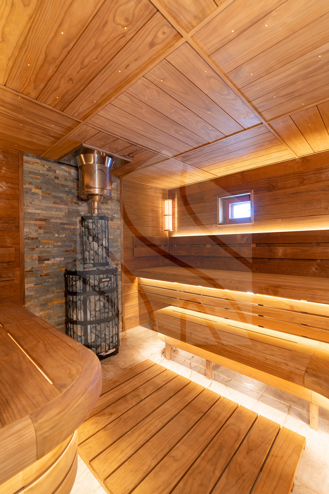 Фигурные 3D-полки и отделка из новозеландской сосны Пино Премио