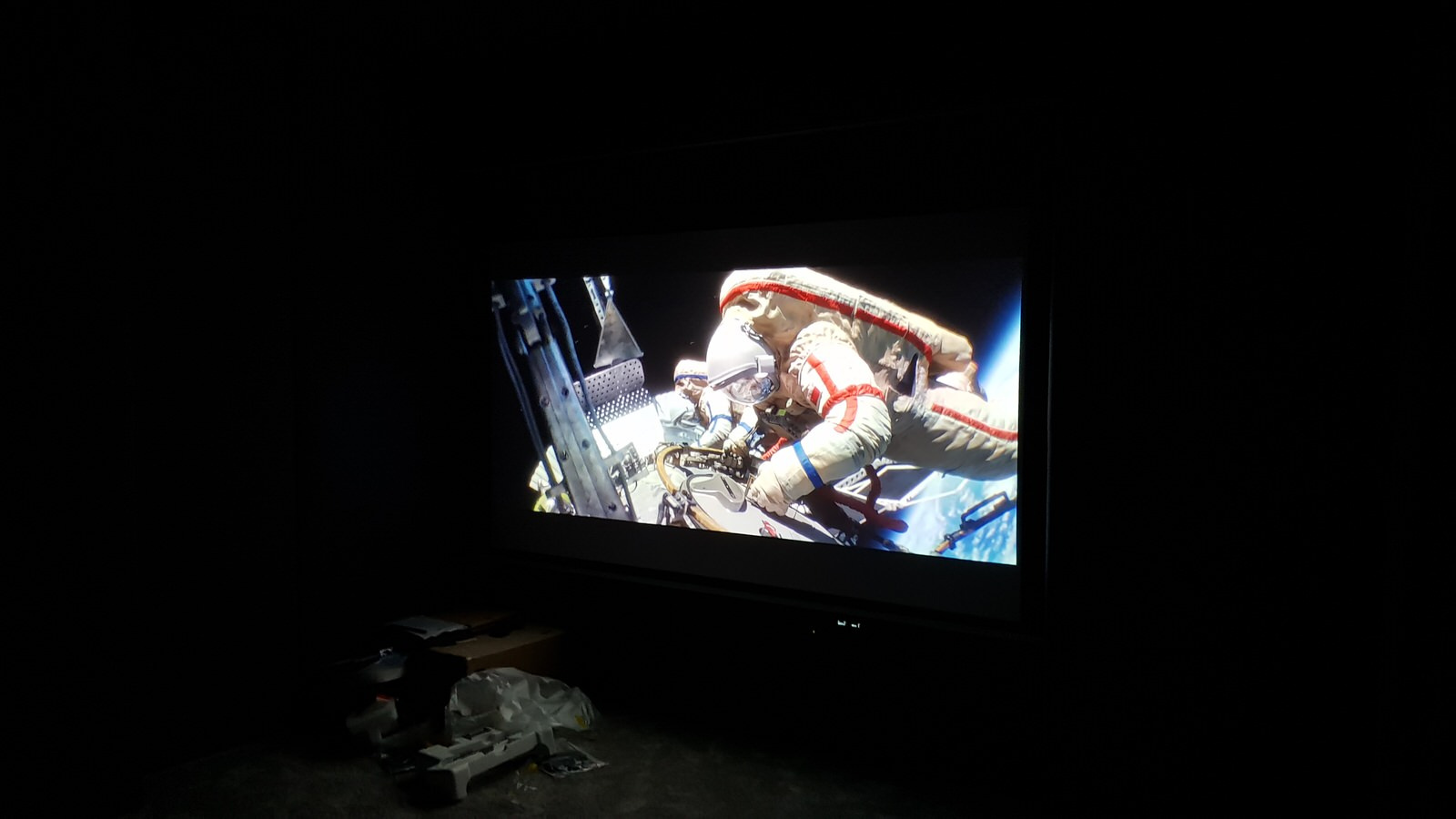 Домашний кинотеатр (Экран + Проектор)