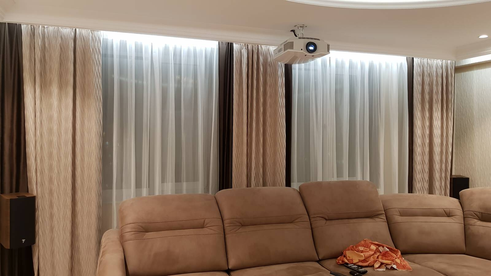 Домашний кинотеатр (Экран + Проектор,ТВ)