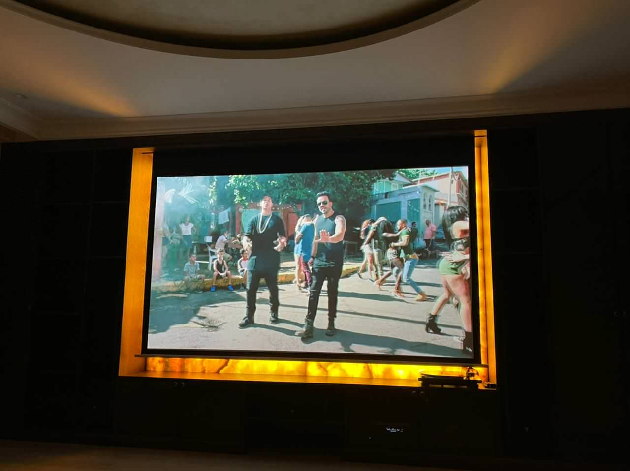 Домашний кинотеатр (Экран + Проектор,ТВ)