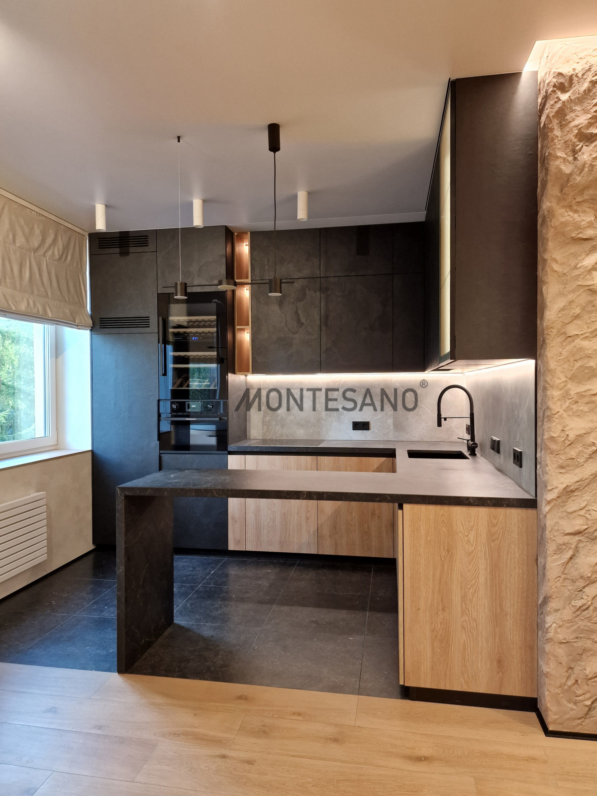 Кухня фасады черный камень, столешница керамика