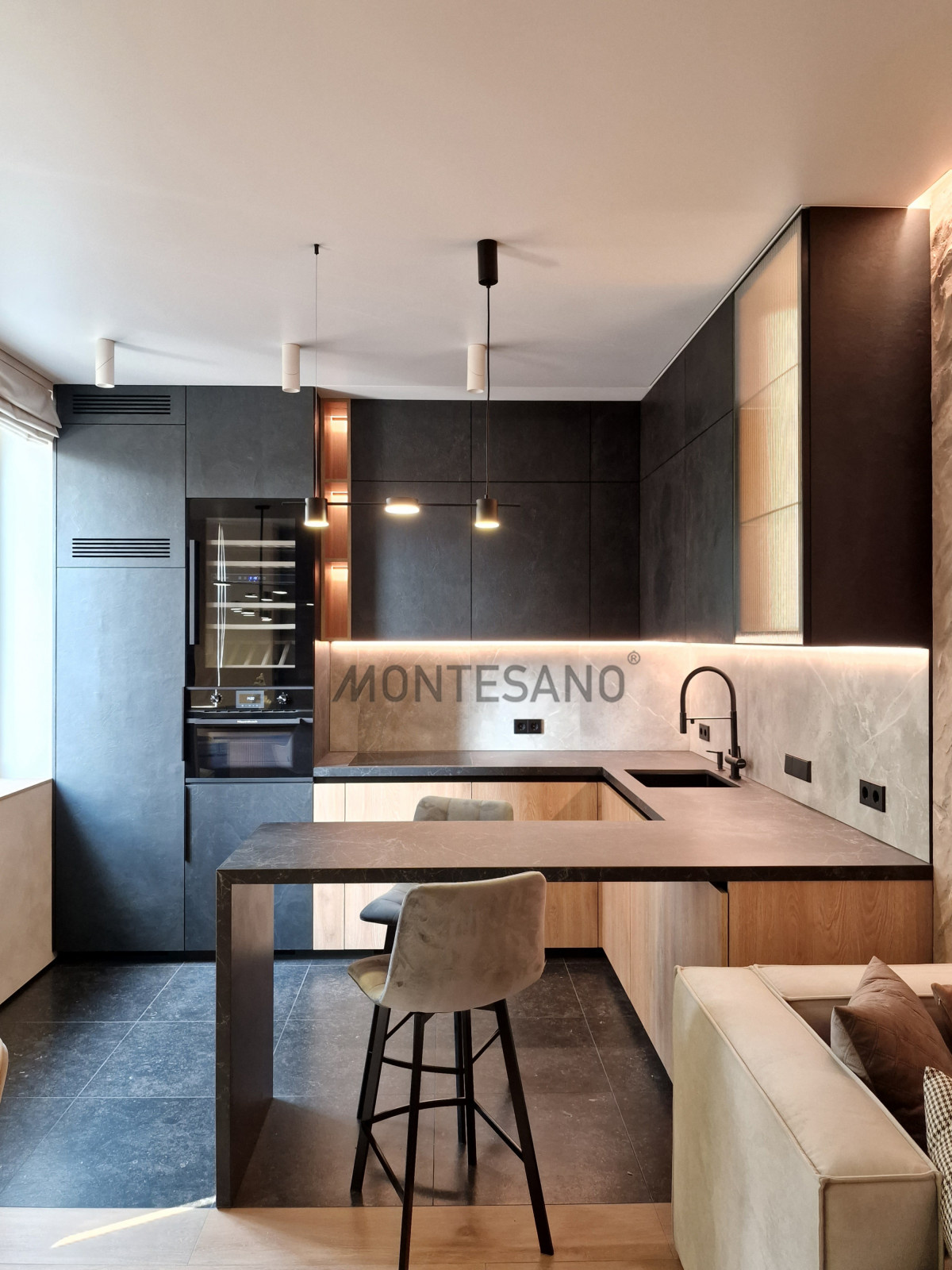 Кухня фасады черный камень, столешница керамика