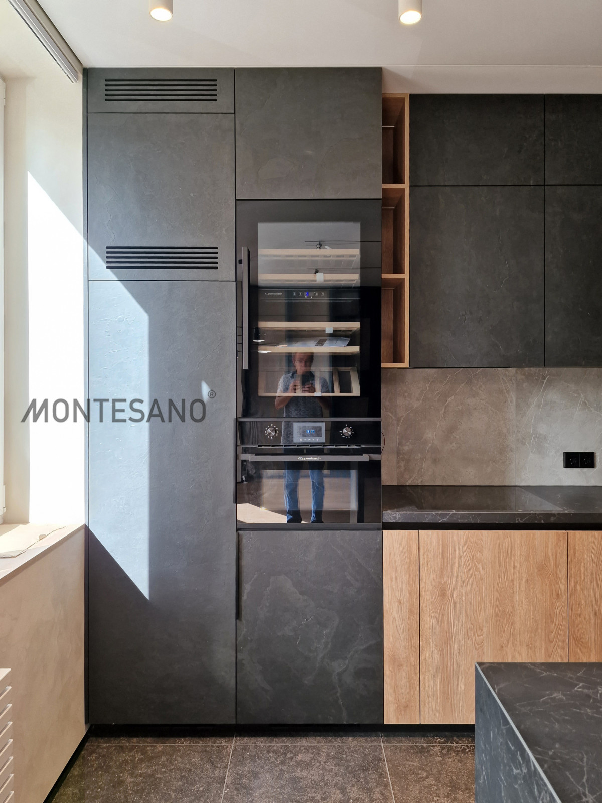 Кухня фасады черный камень, столешница керамика