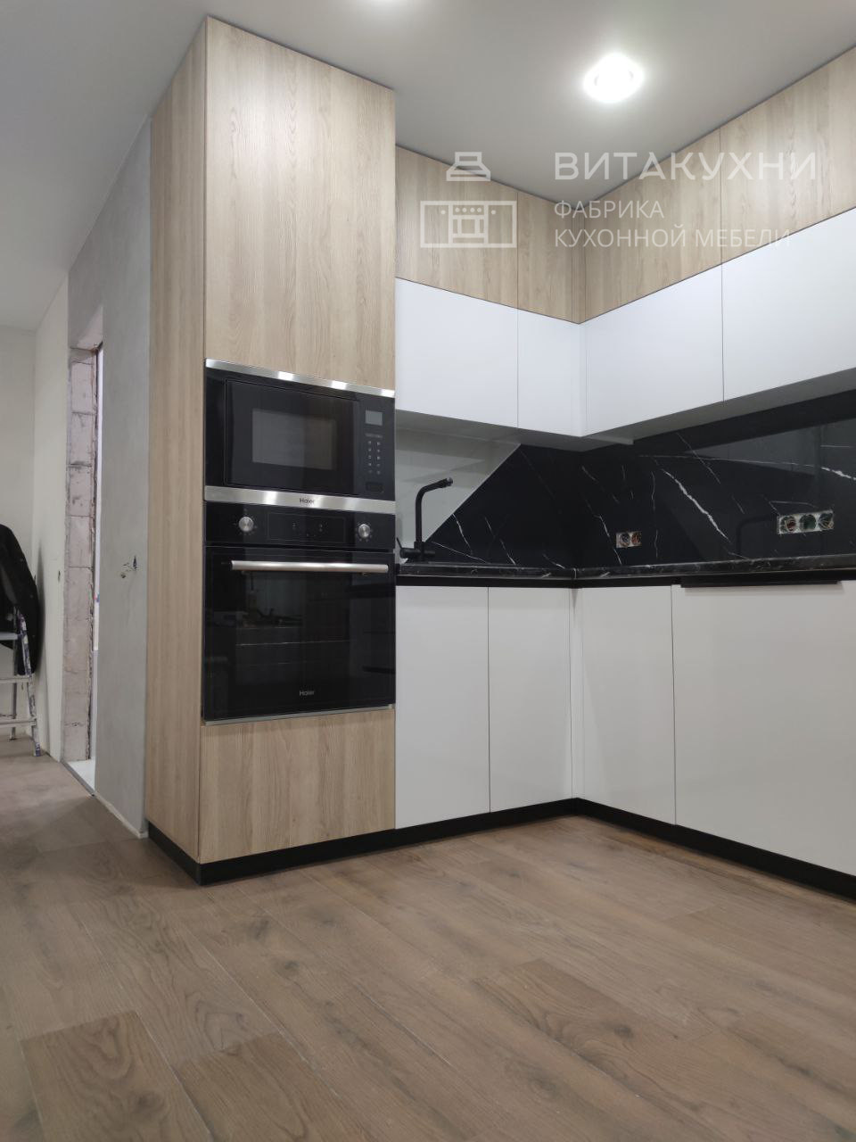 Светлая кухня в современном стиле