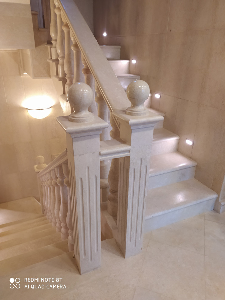 Обложка проекта: Мрамоная лестница с подсветкой