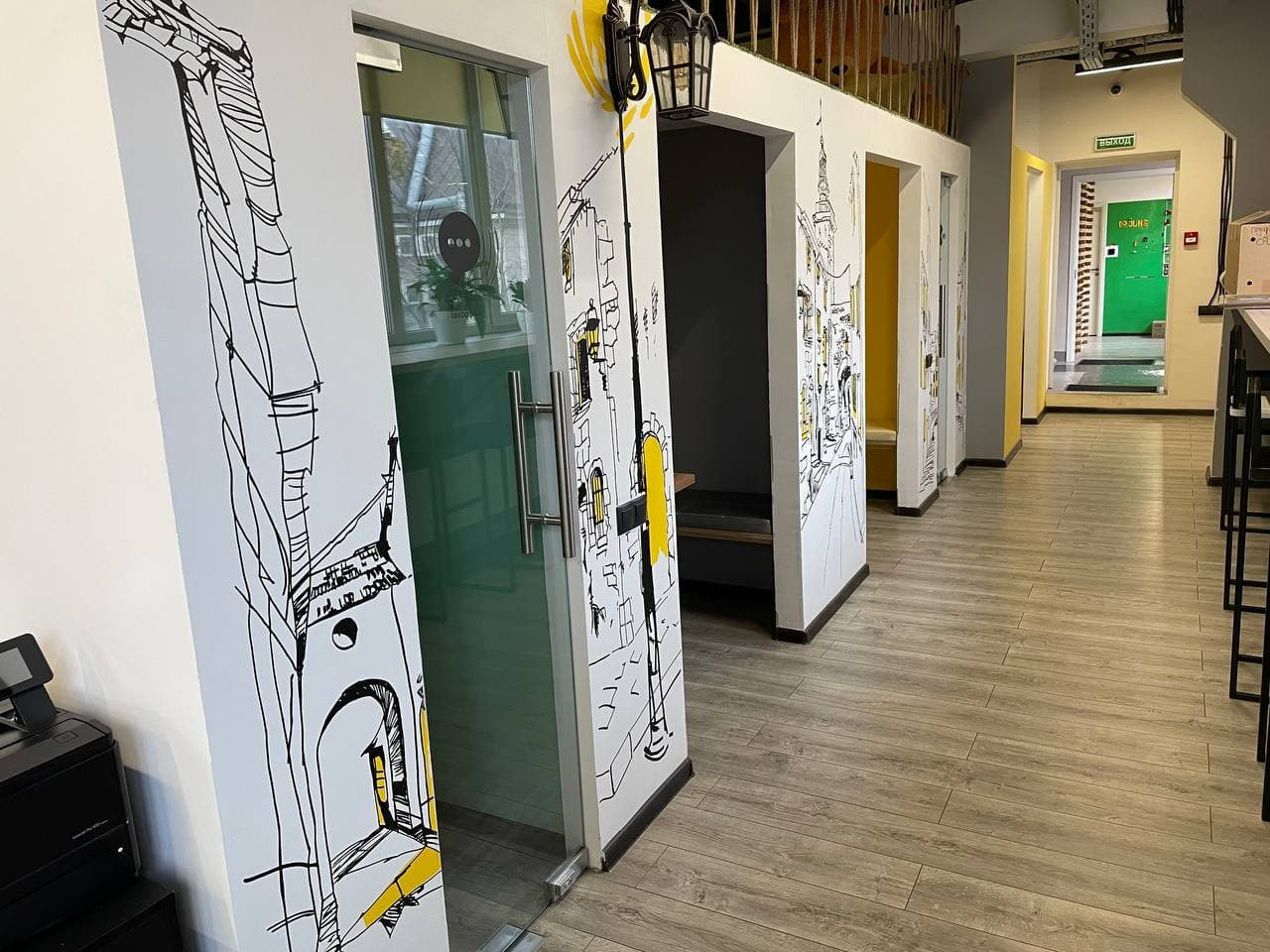 Роспись стен в офисе Dr.Jung