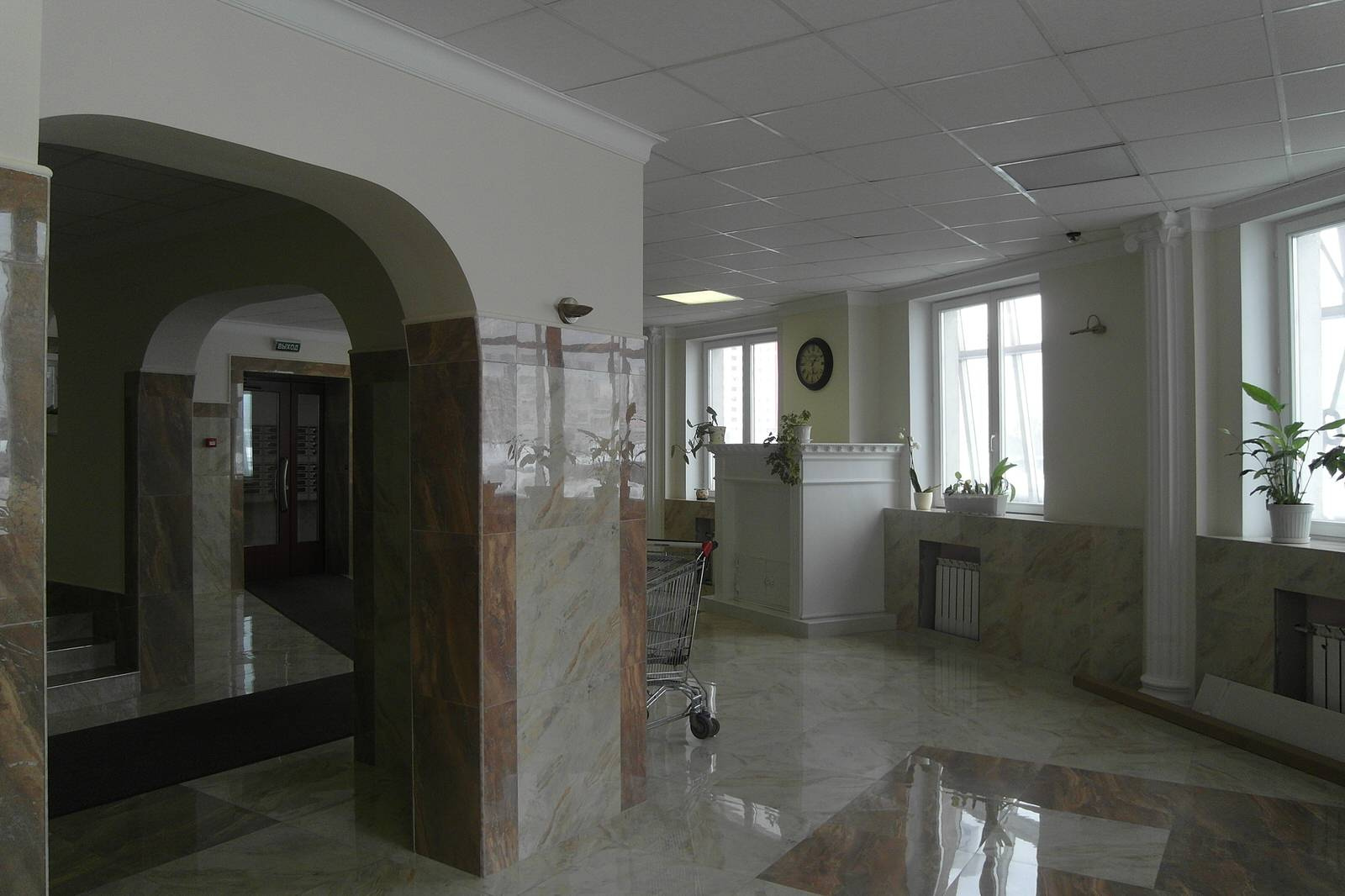 Холл в многоэтажном жилом доме Ходынское поле