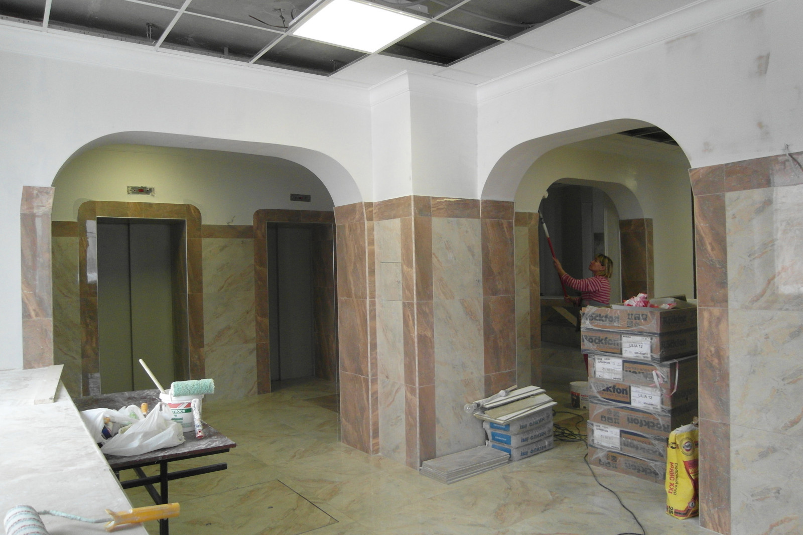 Холл в многоэтажном жилом доме Ходынское поле