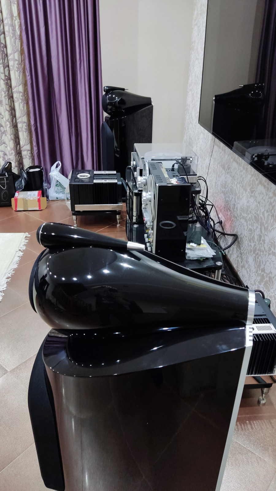 Интерьерное решение. Улучшение аудио-видео системы в готовом помещении.