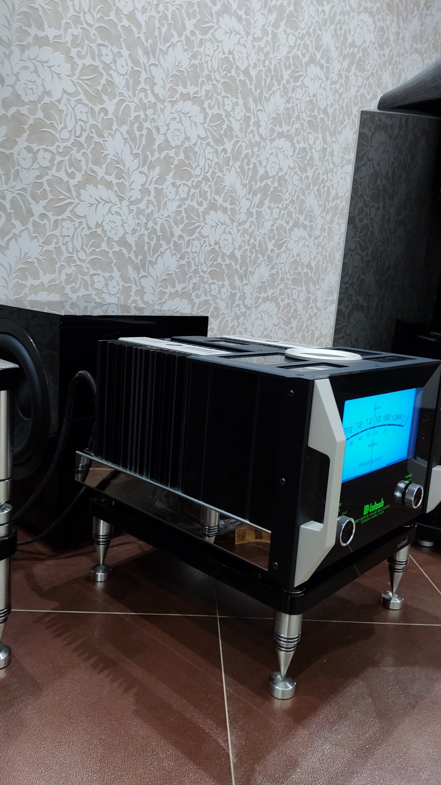 Интерьерное решение. Улучшение аудио-видео системы в готовом помещении.