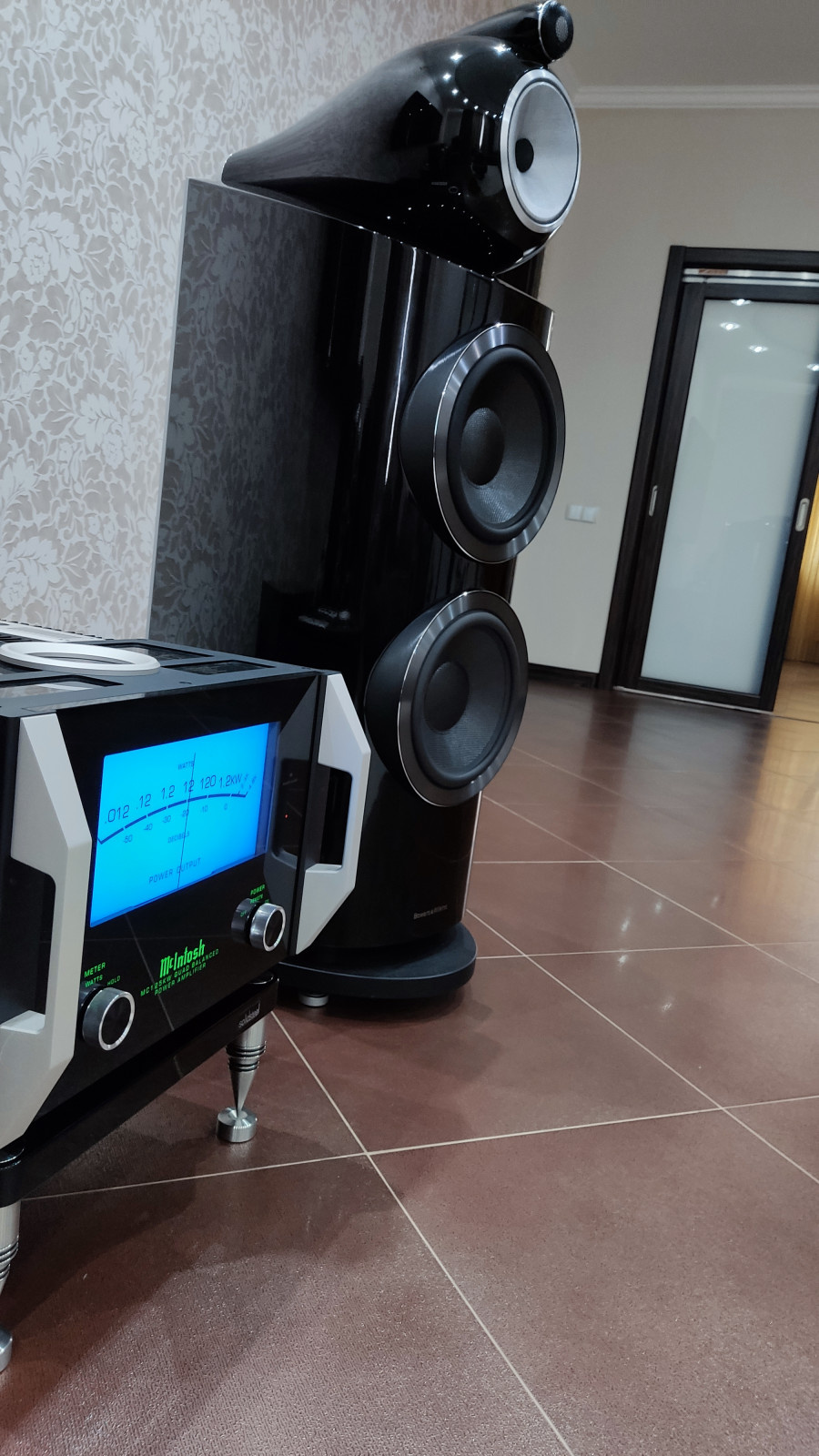 Интерьерное решение. Улучшение аудио-видео системы в готовом помещении.