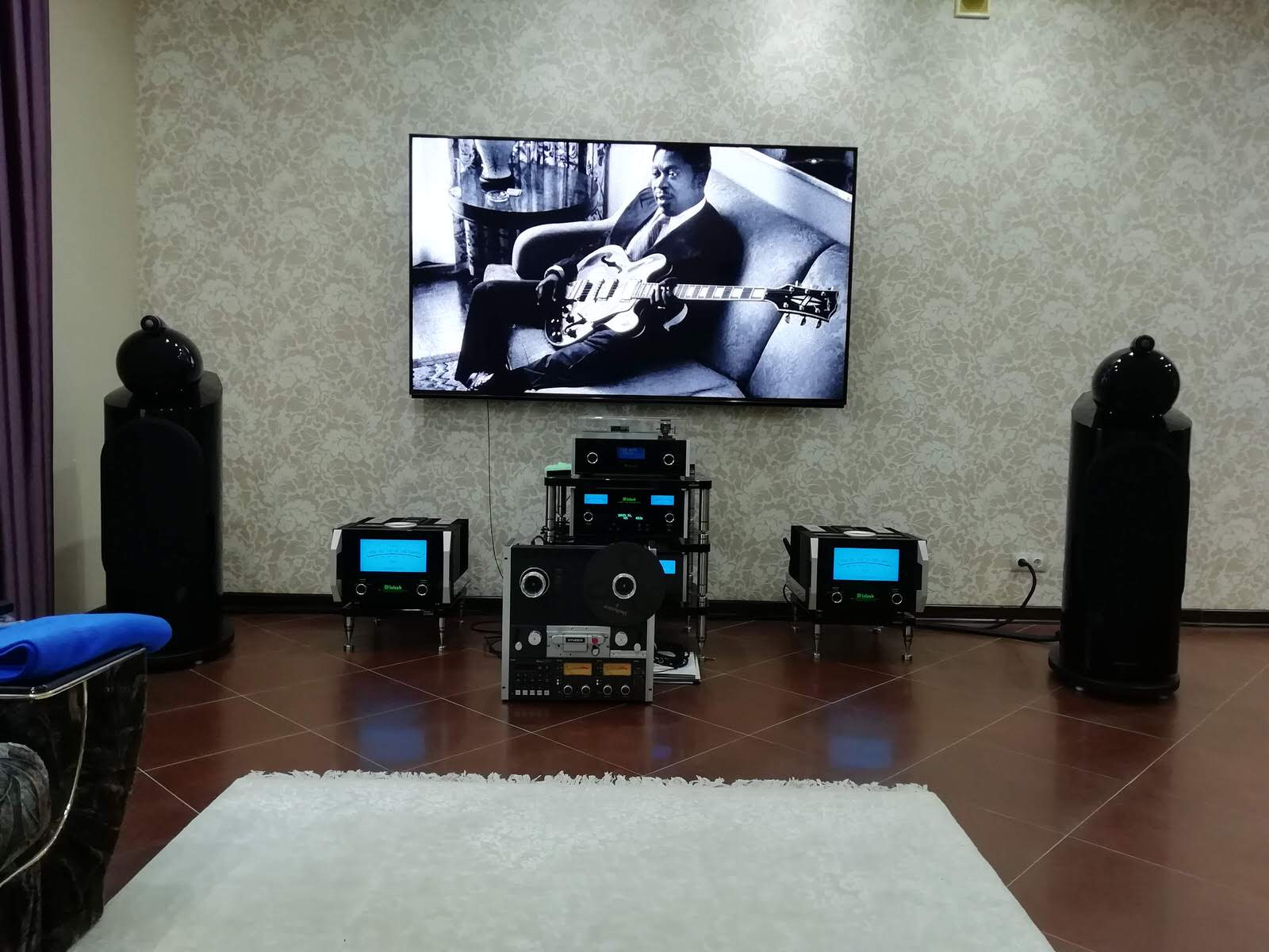 Стерео система в гостиной.