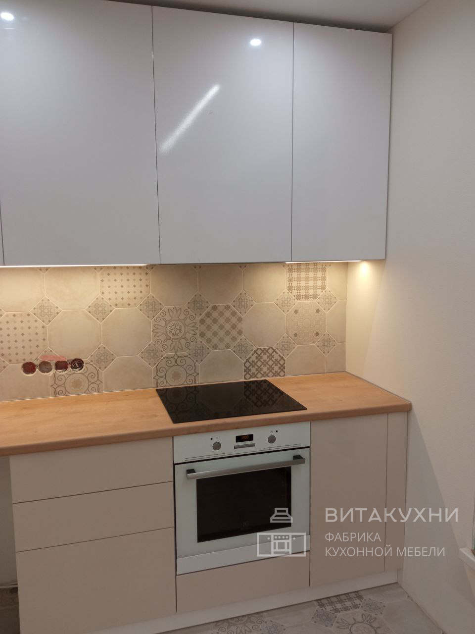 Современная свелая кухня