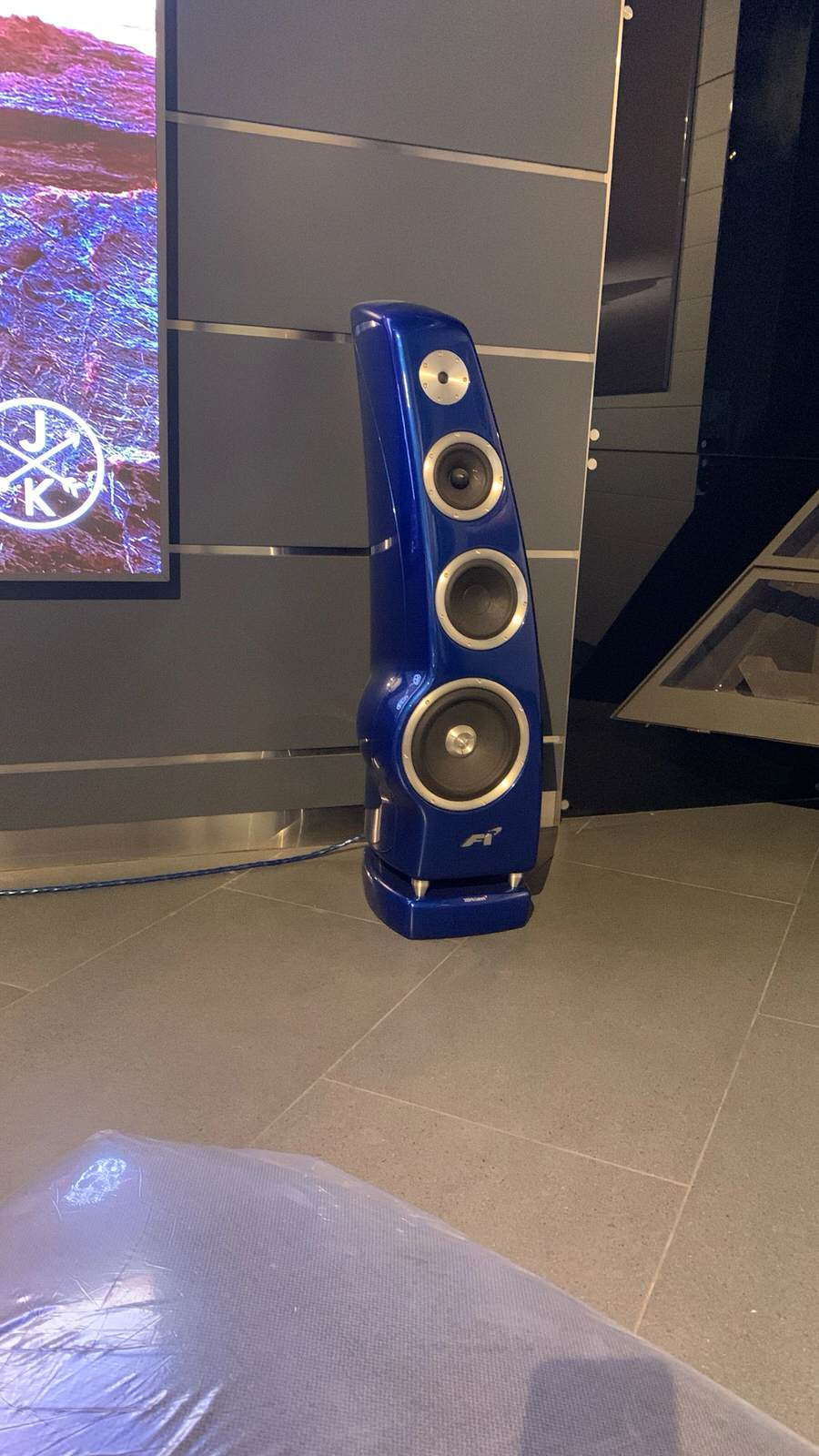 Entertainment Area with Dolby Surround 5.1 (upgraded to 7.1)