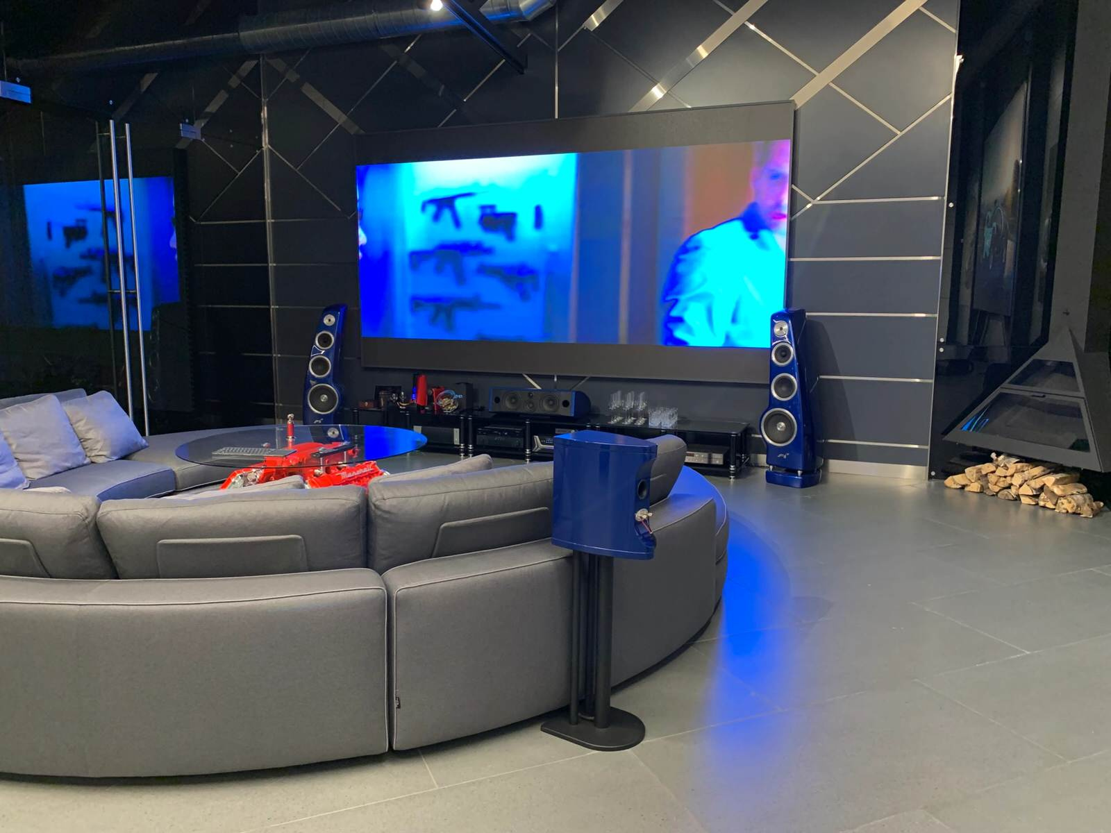 Entertainment Area with Dolby Surround 5.1 (upgraded to 7.1)