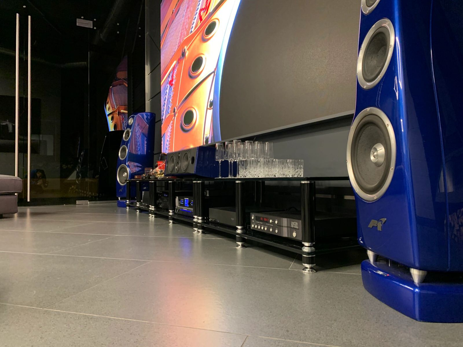 Entertainment Area with Dolby Surround 5.1 (upgraded to 7.1)