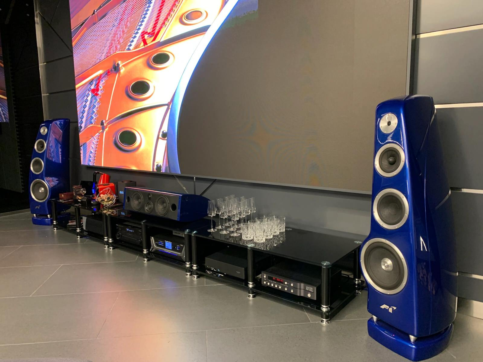 Entertainment Area with Dolby Surround 5.1 (upgraded to 7.1)