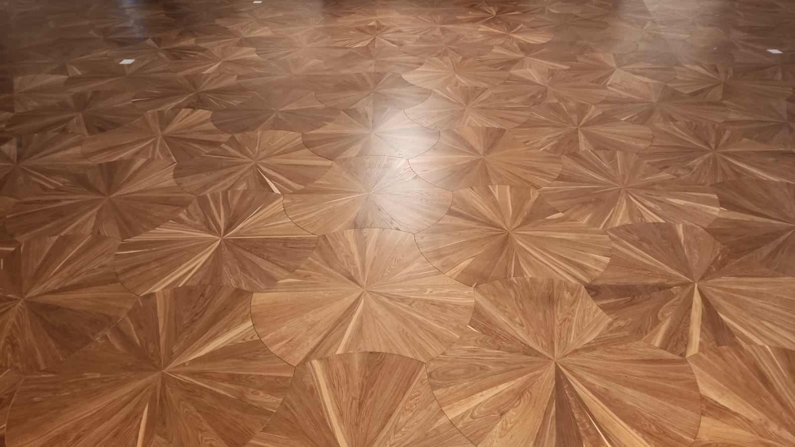 Обложка проекта: Криволинейный инженерный паркет, частный дом