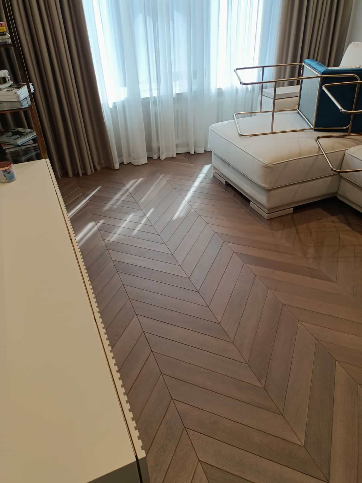 Инженерная доска, дуб, масло с твёрдым воском, французская ёлка.