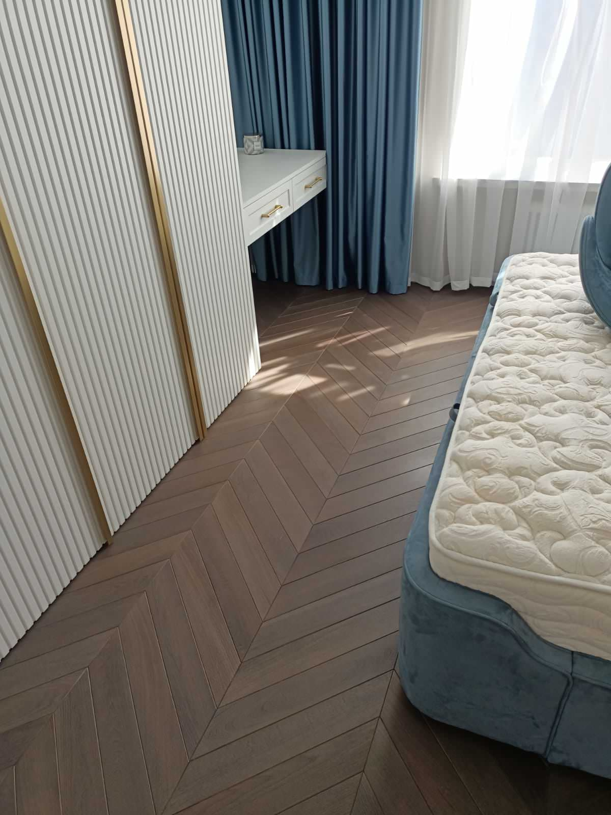 Инженерная доска, дуб, масло с твёрдым воском, французская ёлка.