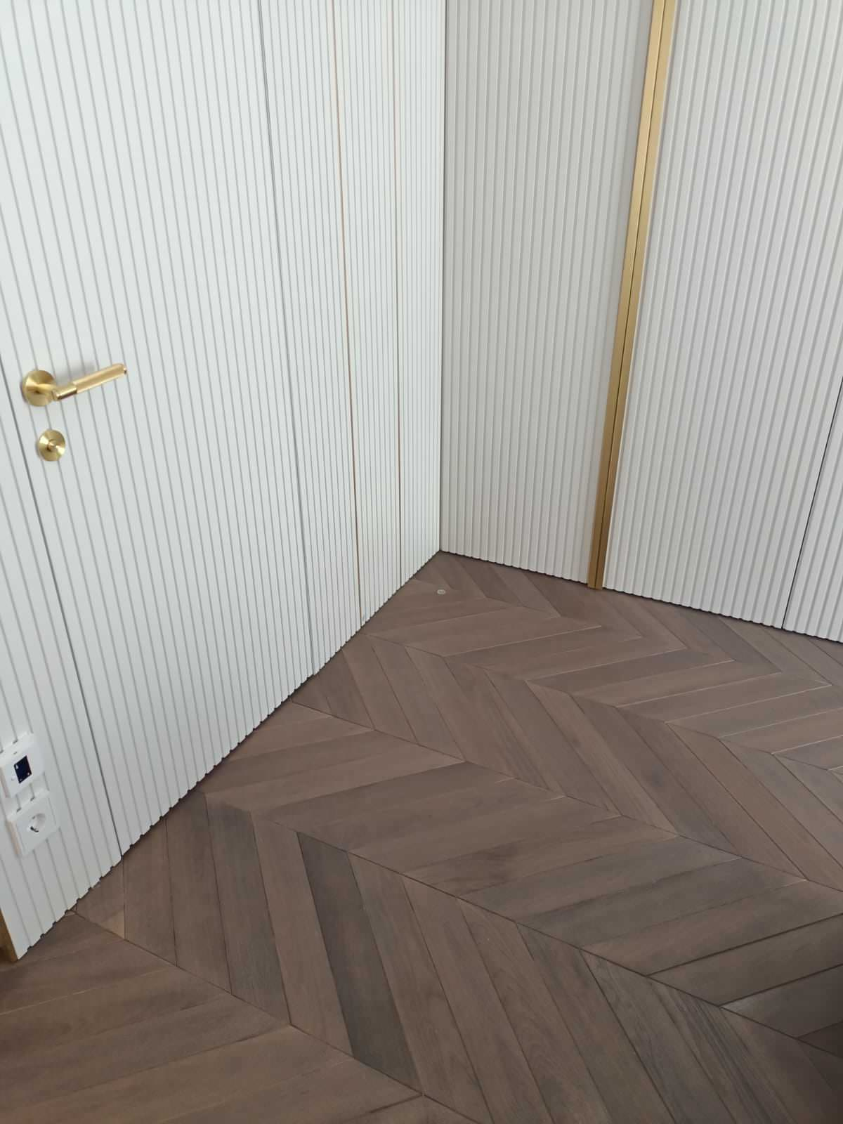 Инженерная доска, дуб, масло с твёрдым воском, французская ёлка.