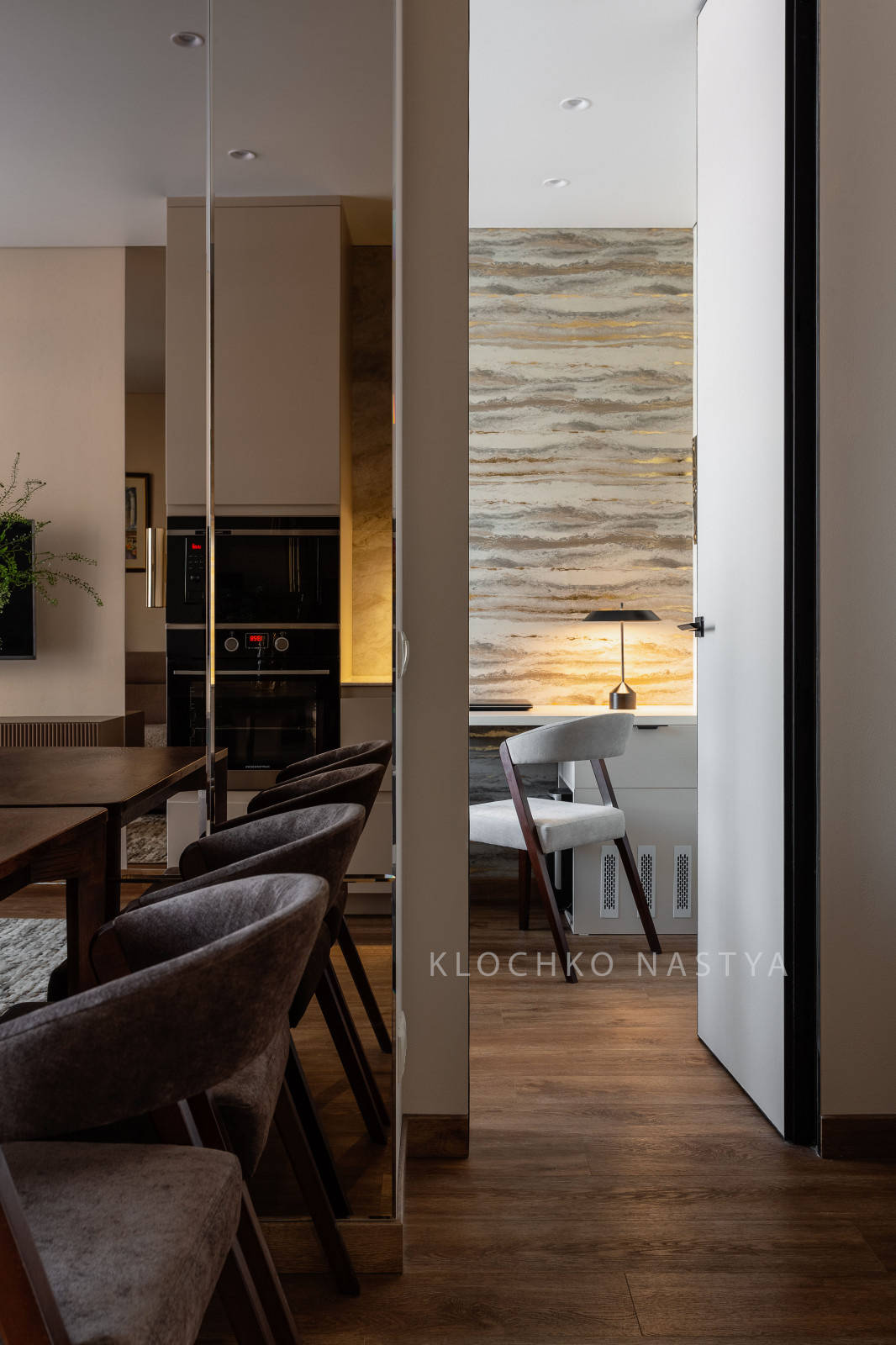 Малышка с двумя гардеробными