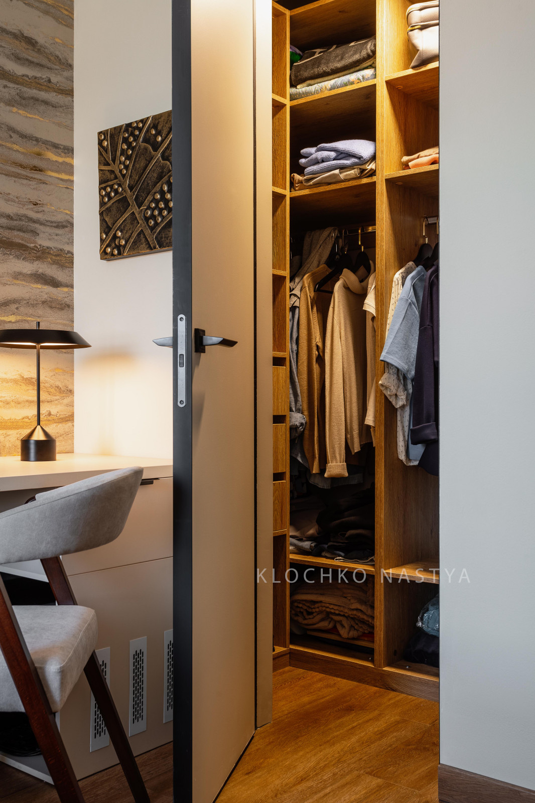 Малышка с двумя гардеробными