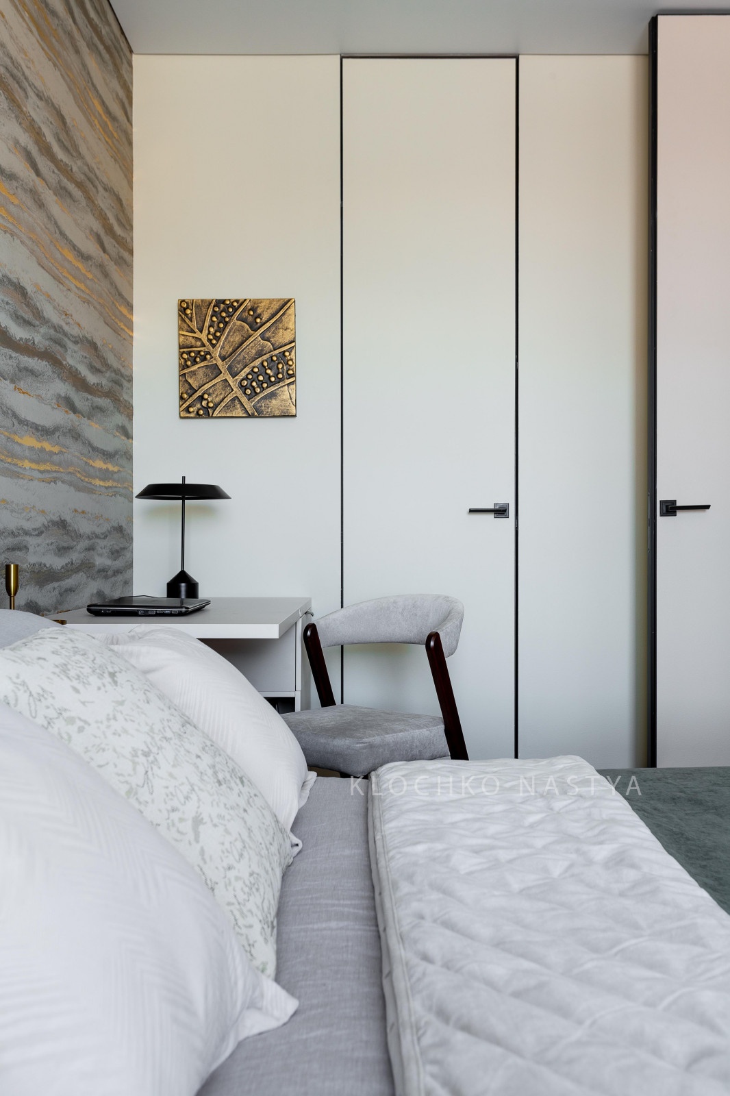 Малышка с двумя гардеробными