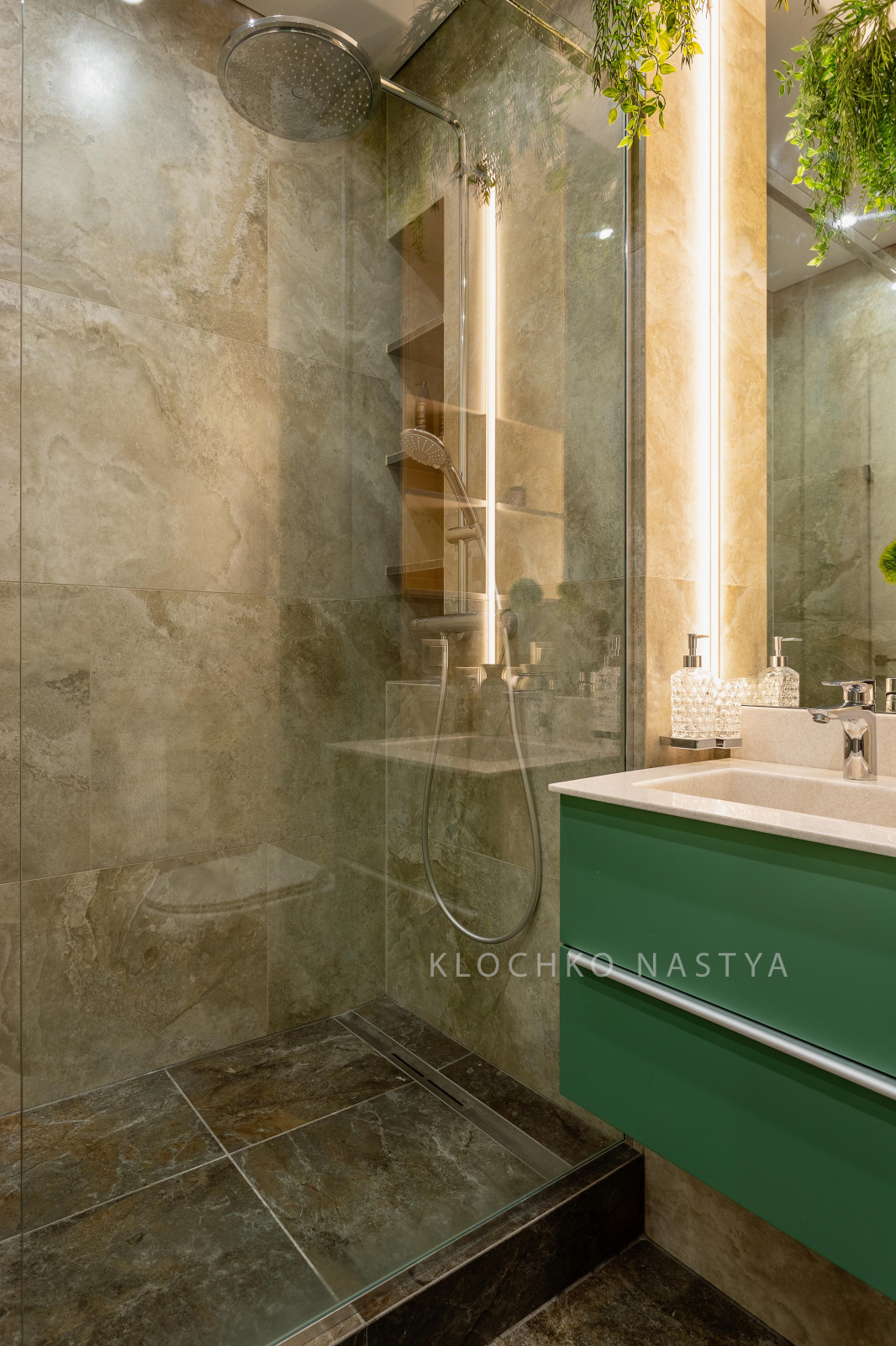 Малышка с двумя гардеробными