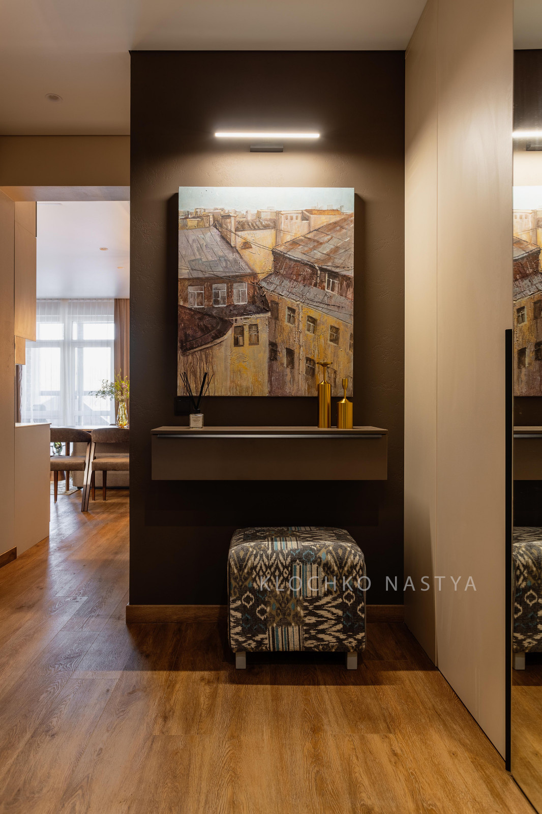 Малышка с двумя гардеробными