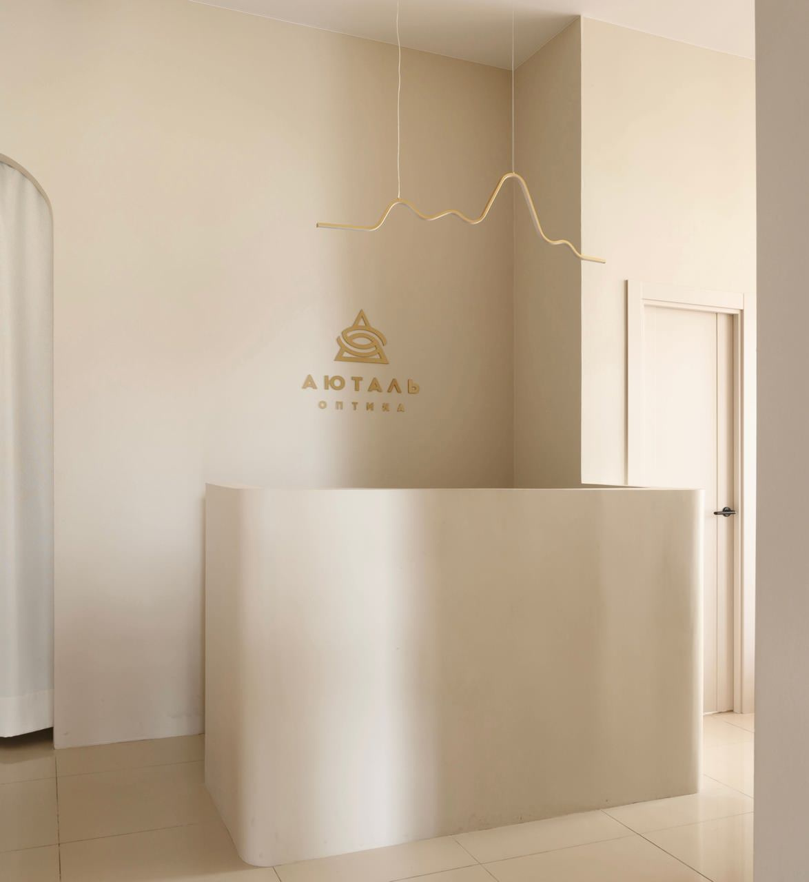 Оптика "Аюталь" / общий зал