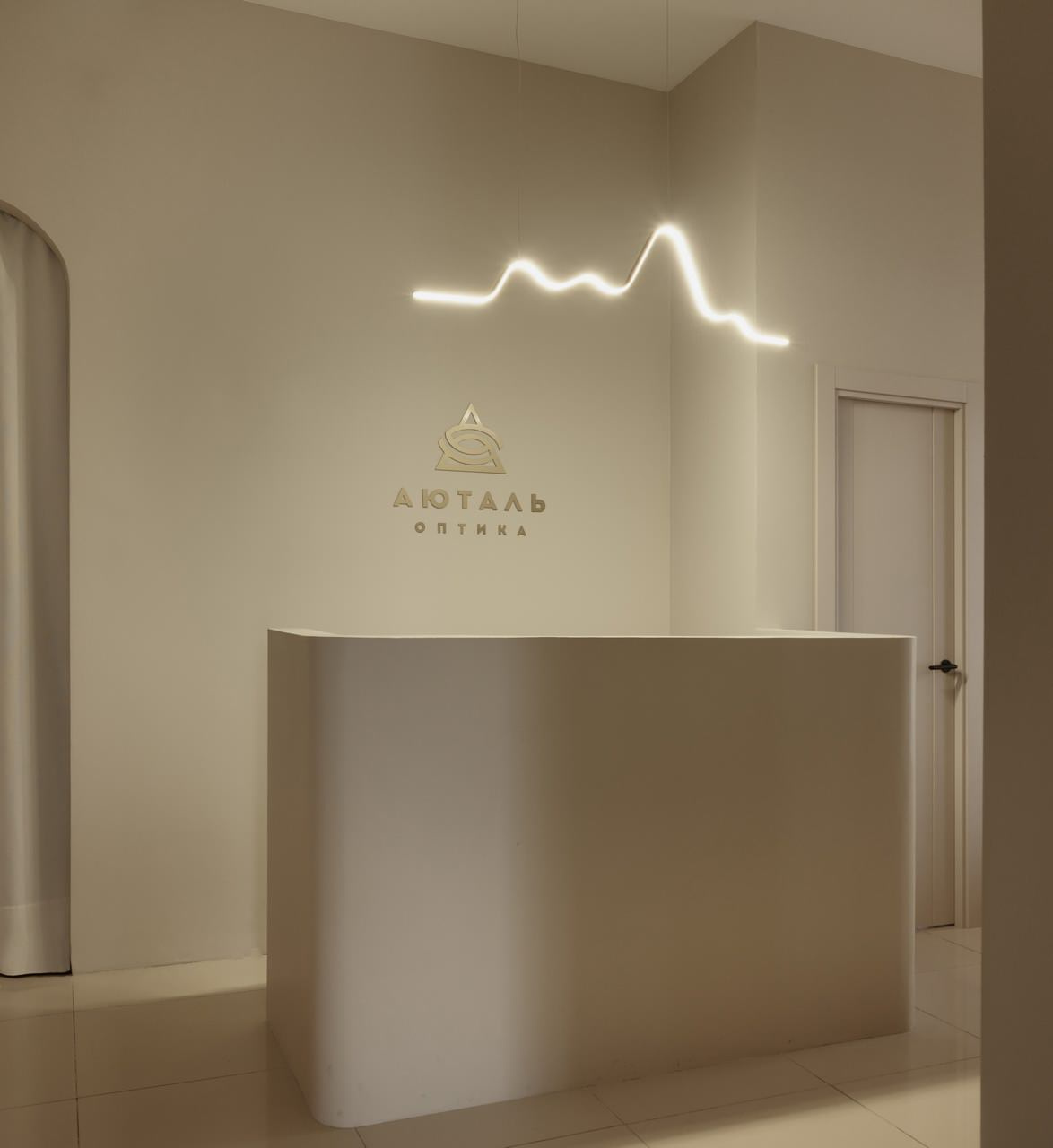 Оптика "Аюталь" / общий зал