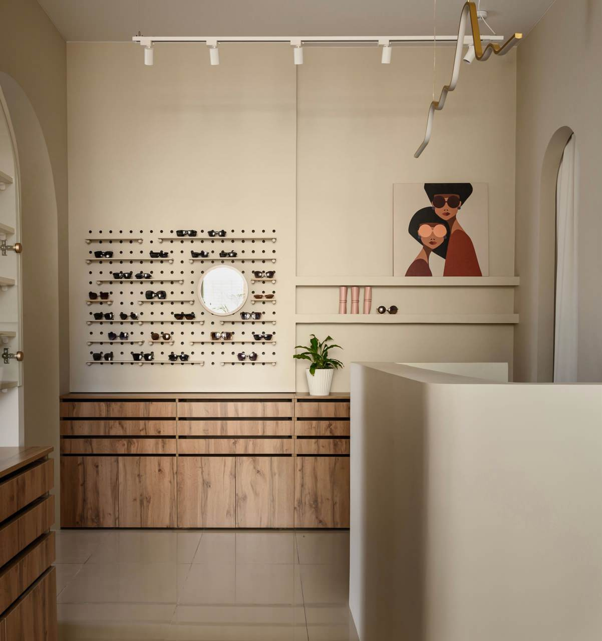 Оптика "Аюталь" / общий зал