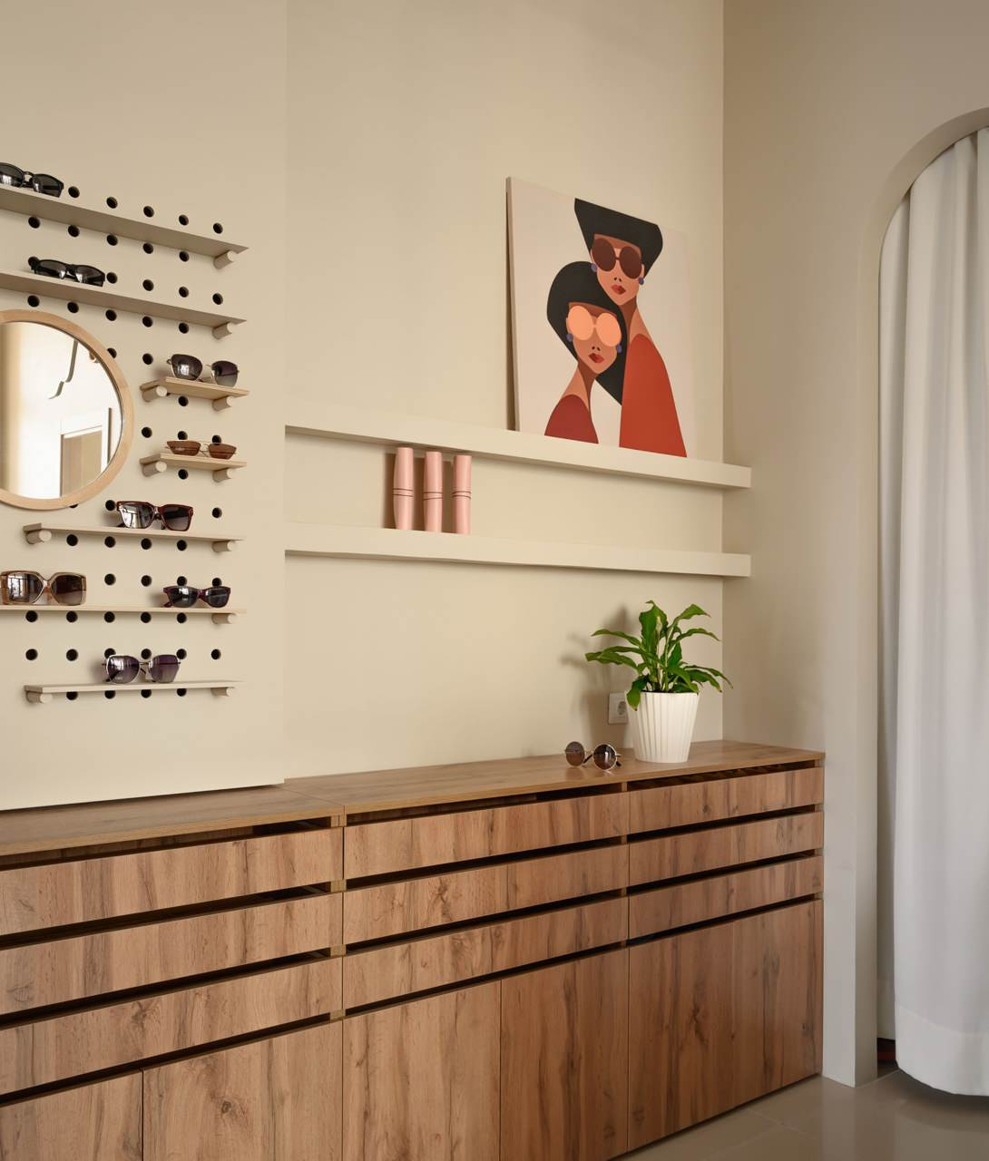 Оптика "Аюталь" / общий зал