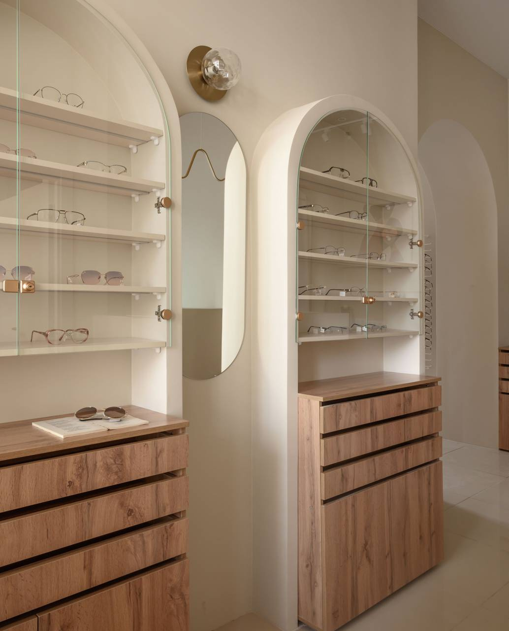 Оптика "Аюталь" / общий зал