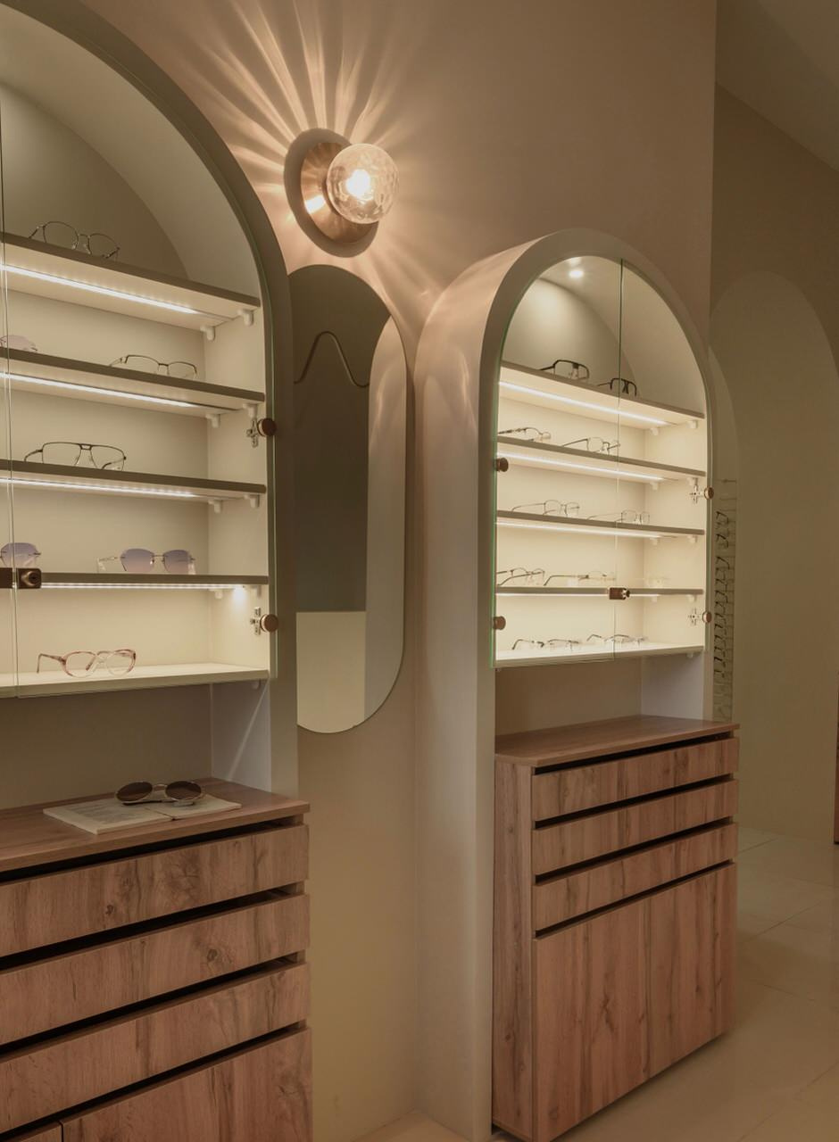 Оптика "Аюталь" / общий зал